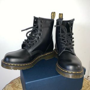 DR. MARTENS 1460 Womens Boots size 8